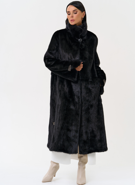 Длинная шуба с воротником стойкой