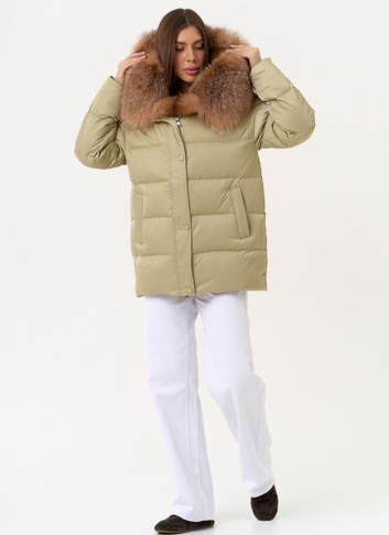Женский пуховик с отделкой из меха рыжей лисы