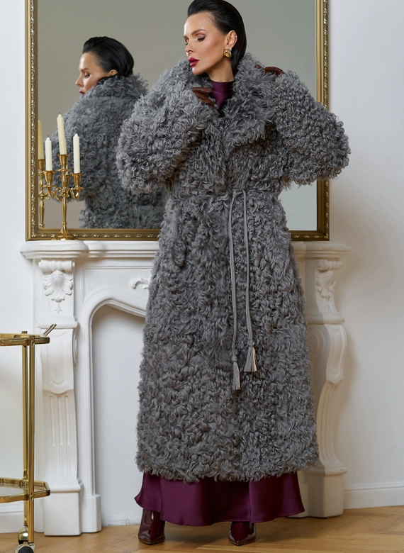 Женская двухсторонняя дубленка с английским воротником