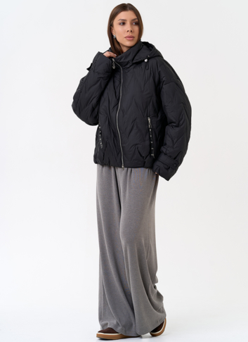 Женская куртка с капюшоном в черном цвете
