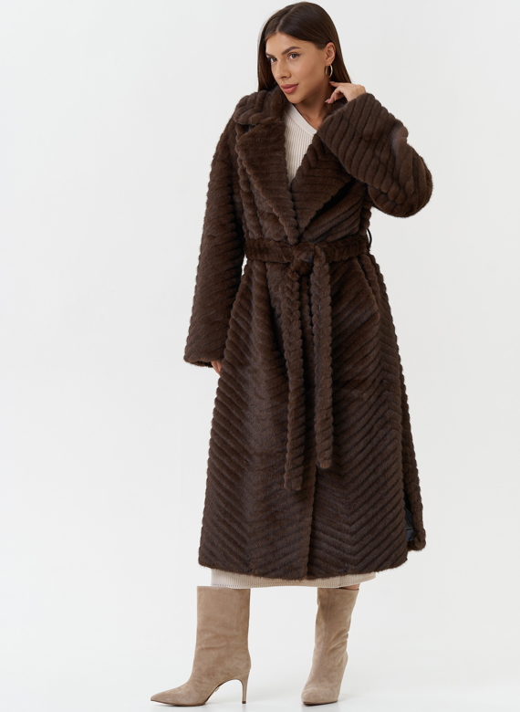 Пальто из эко меха с английским воротником