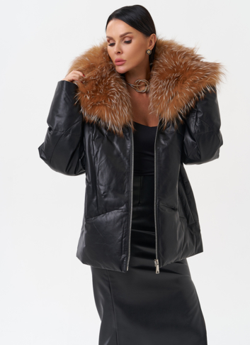 Женский кожаный пуховик с отделкой из натурального меха