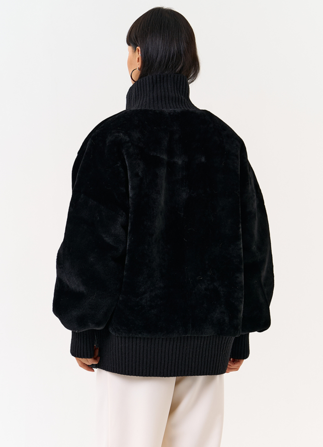 Женский бомбер из овчины черного цвета модель № 31613 в кредит