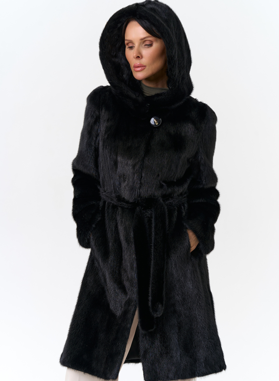 Норковая шуба с капюшоном и поясом черного цвета