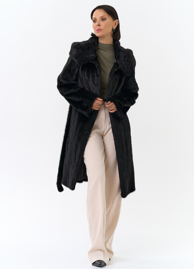 Шуба из норки черного цвета с капюшоном  модель № 26287 универмаг малина