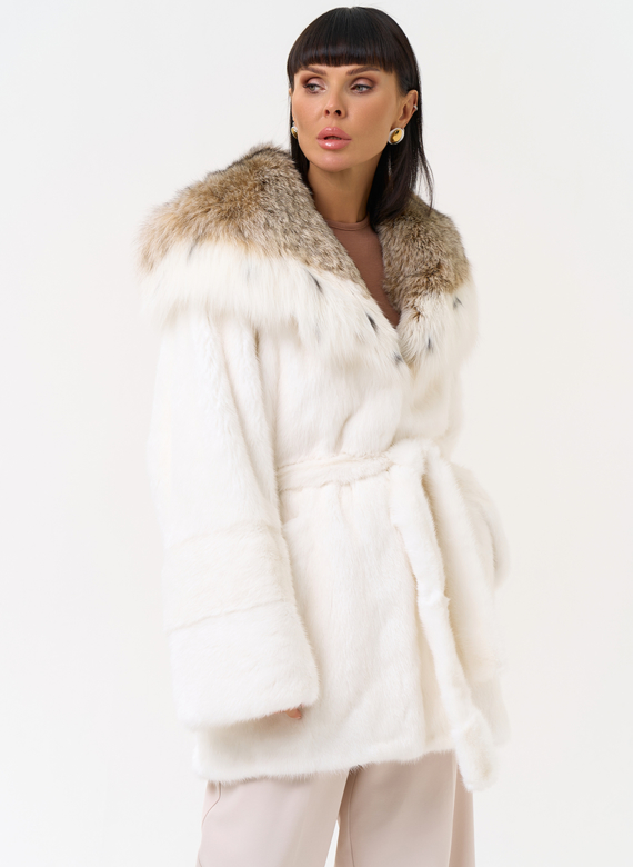 Женская шуба из меха норки с капюшоном из меха рыси
