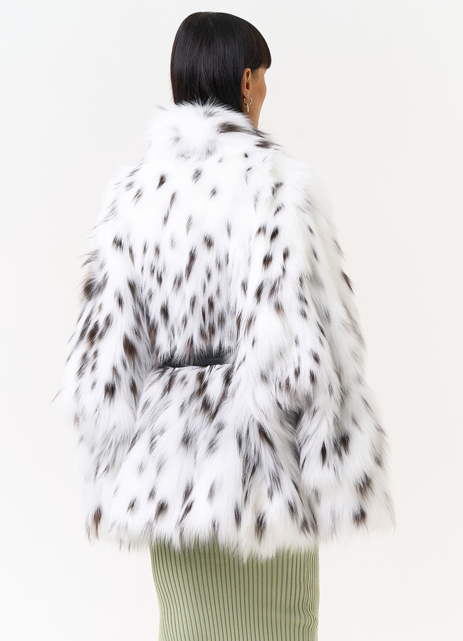 Белая шуба из меха лисы с поясом модель № 31648 в кредит