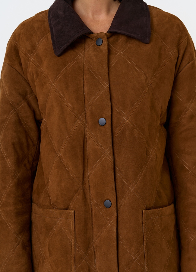 Женский пуховик из натуральной замши  модель № 31567 в рассрочку