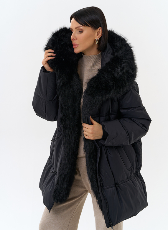 Женский пуховик с отделкой из искусственного меха