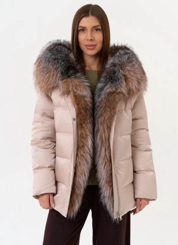 Женский пуховик с отделкой из меха блюфрост