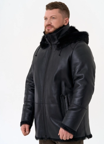 Мужская дубленка черного цвета с капюшоном