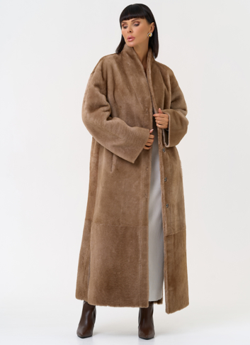 Двухсторонняя женская дубленка с декоративным поясом