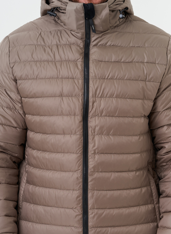 Стеганая куртка с капюшоном