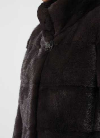 Норковая шуба с воротником стойкой коричневого цвета Норковая шуба с воротником стойкой коричневого цвета