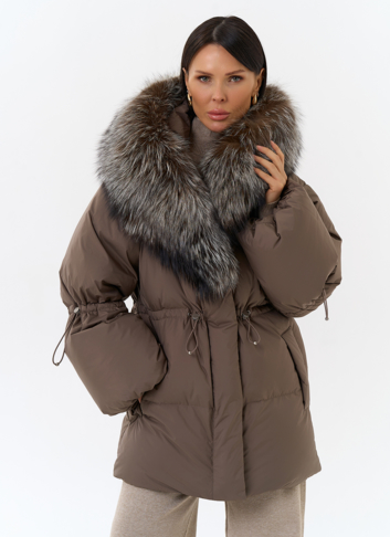 Женский пуховик с капюшоном из меха чернобурки Женский пуховик с капюшоном из меха чернобурки
