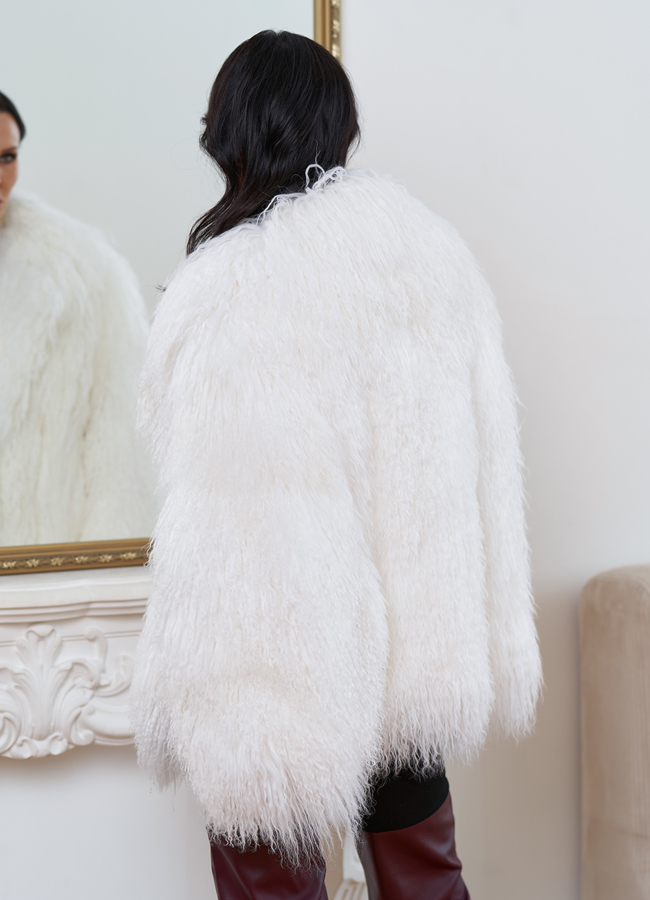 Женская шуба из меха ламы белого цвета модель № 30634 в рассрочку